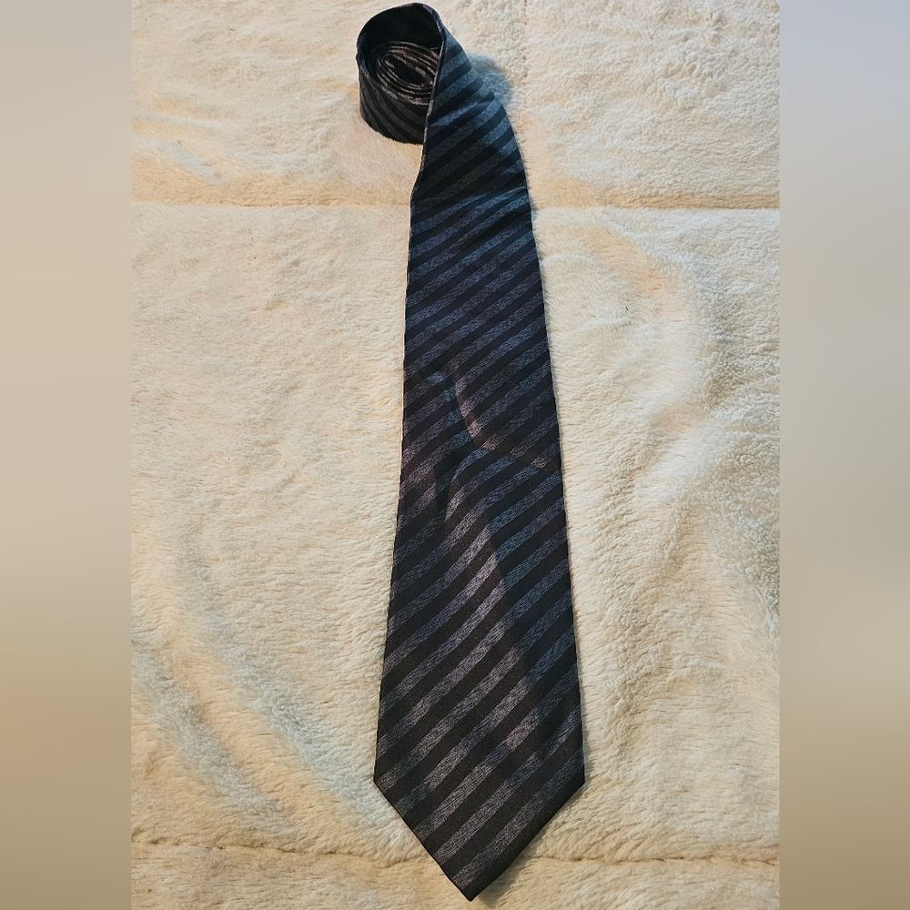 Kenneth Cole Necktie 100% Silk Hand Made